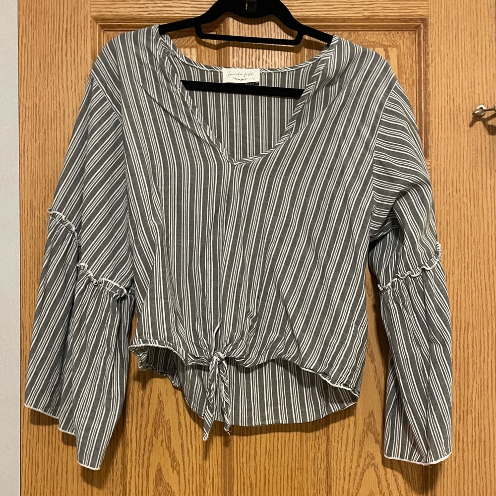 Long sleeve gray and white top with a tie at the bottom size small